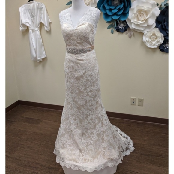 Mermaid lace wedding dress bridal gown Sample 8 street Size 4 6 recommended - Picture 2 of 13